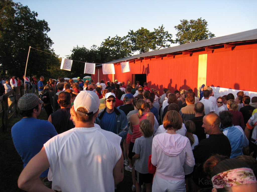 Run Thru Hell 2008 046.jpg - A bit of congestion at the packet pick up area. You were not told, but you had to fight your way over to the barn wall, find your name and your number, THEN get into the correct line.